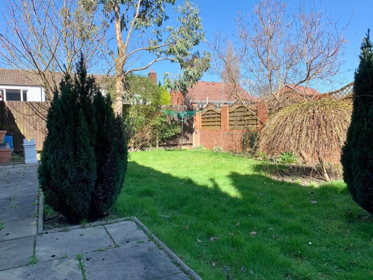 Somerford Place - 6 Beds - Sleeps 12 - Parks 2-3 Cars/Vans Willenhall Bagian luar foto